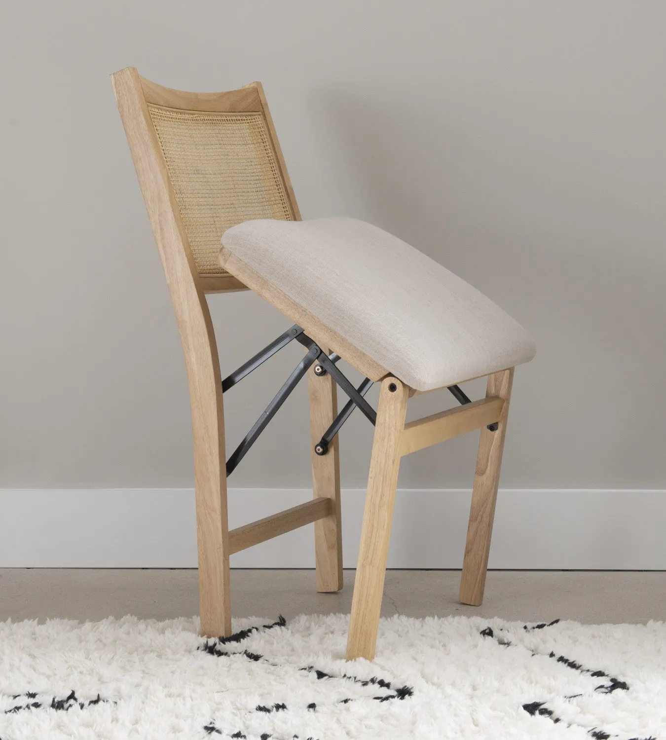 Bauer Fabric Cane Folding Dining Chair - Natural|Chaise de salle à manger pliante Bauer en tissu et en cannage - naturelle