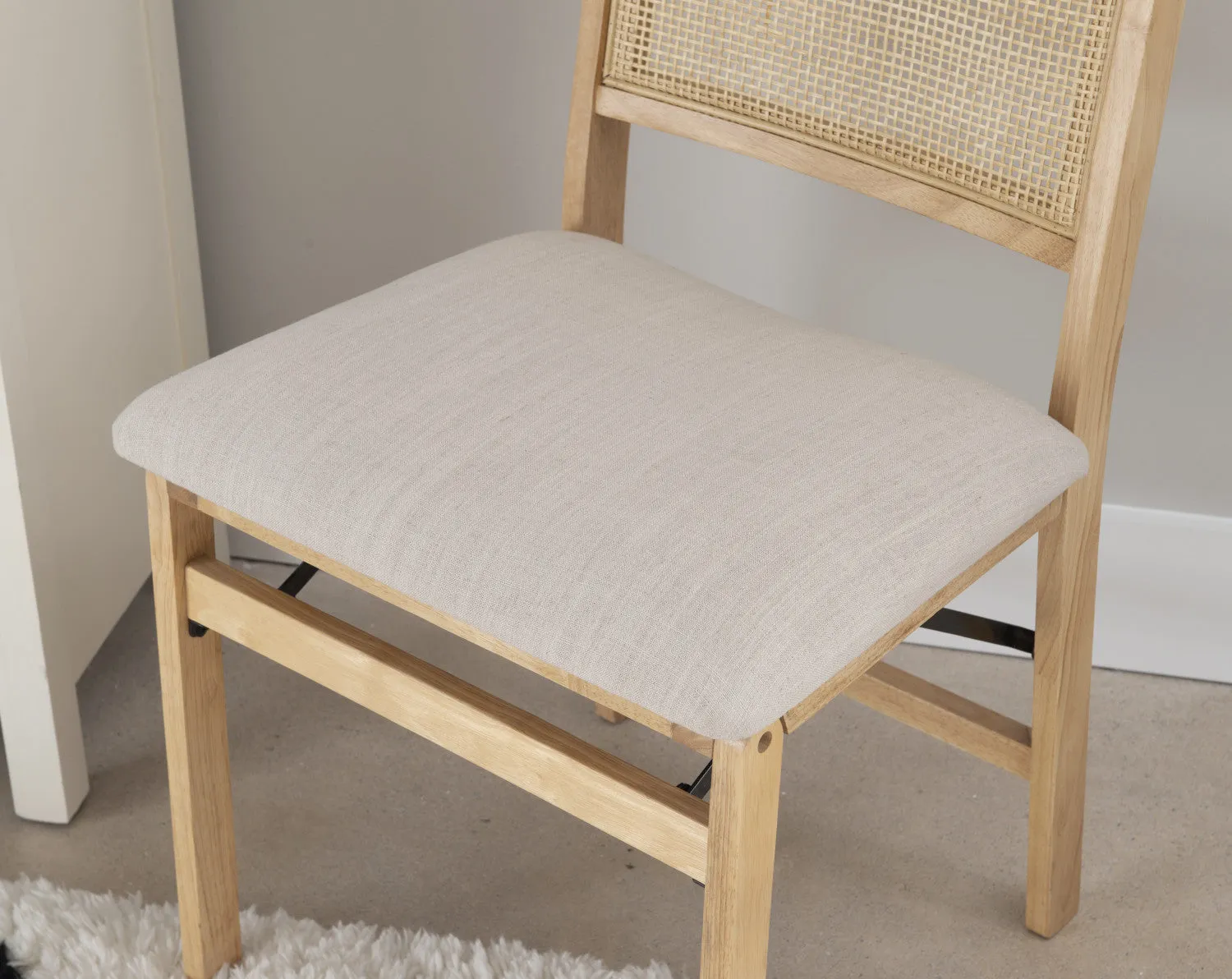 Bauer Fabric Cane Folding Dining Chair - Natural|Chaise de salle à manger pliante Bauer en tissu et en cannage - naturelle