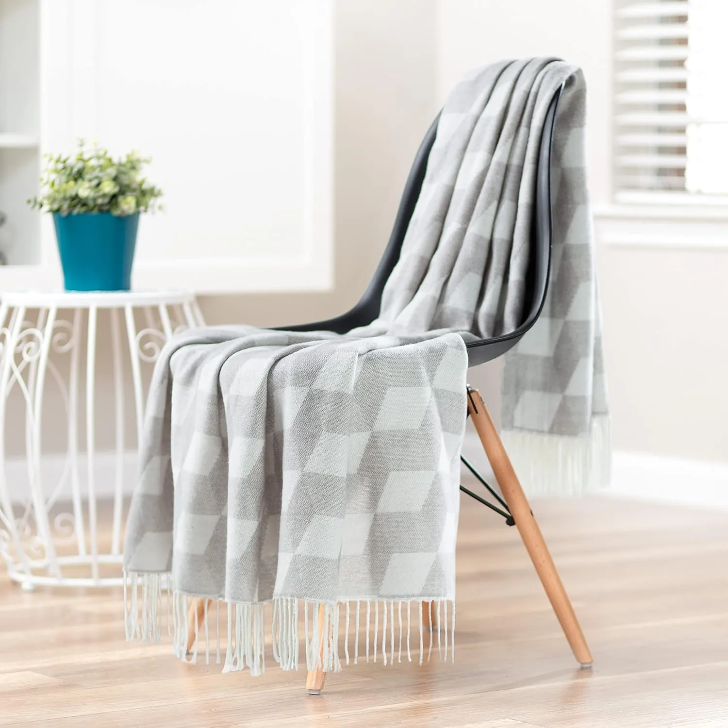 Chanasya Premium Geometric Cube Super Soft Acrylic Throw Blanket with Tassels - Lightweight Modern and Shabby Chic Woven Blanket for Bed Sofa Chair Living Room and Bedroom Decor (50x65 Inches) Gray