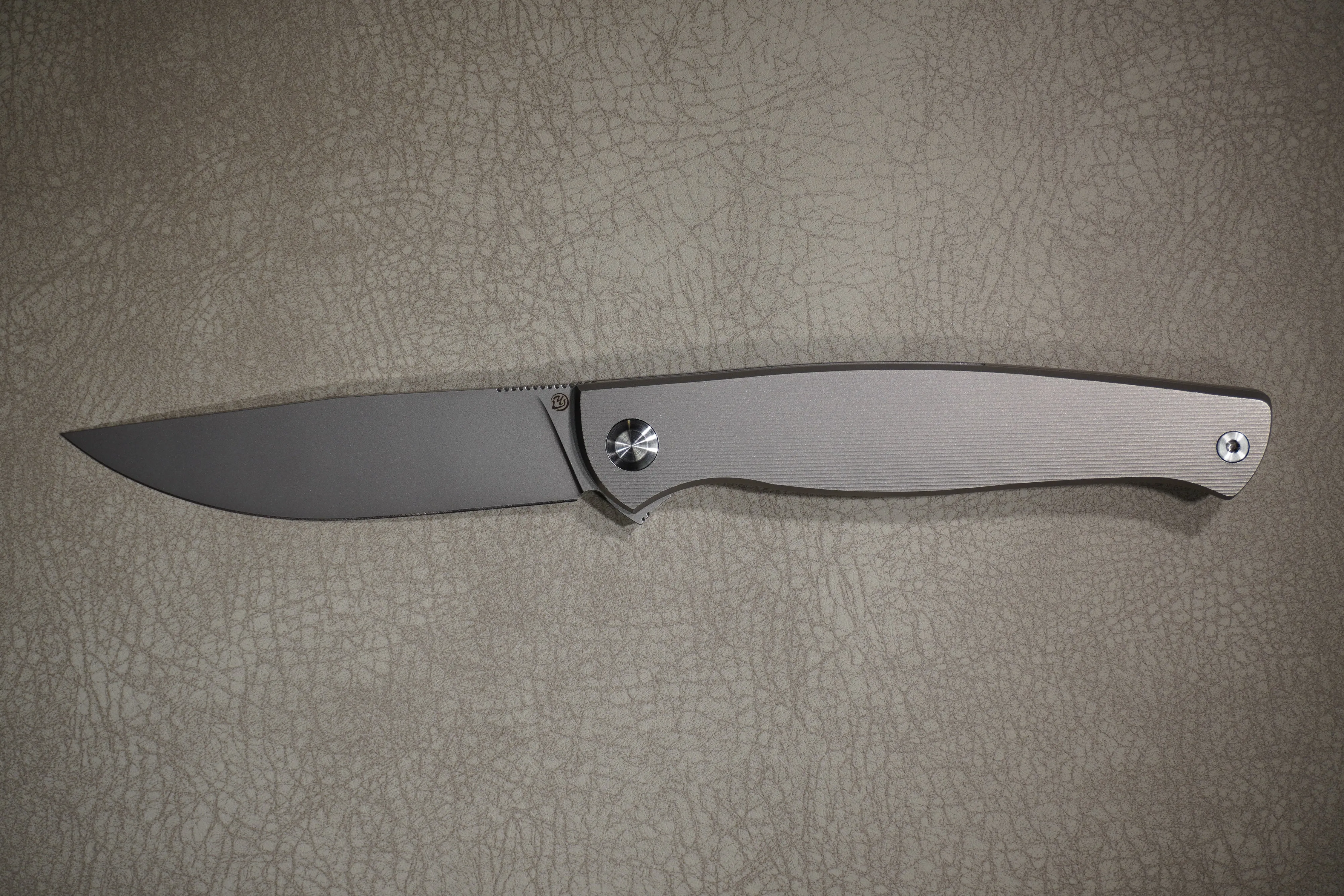 Cheburkov Knife Leader New, Steel M390, Handle Grey Titanium