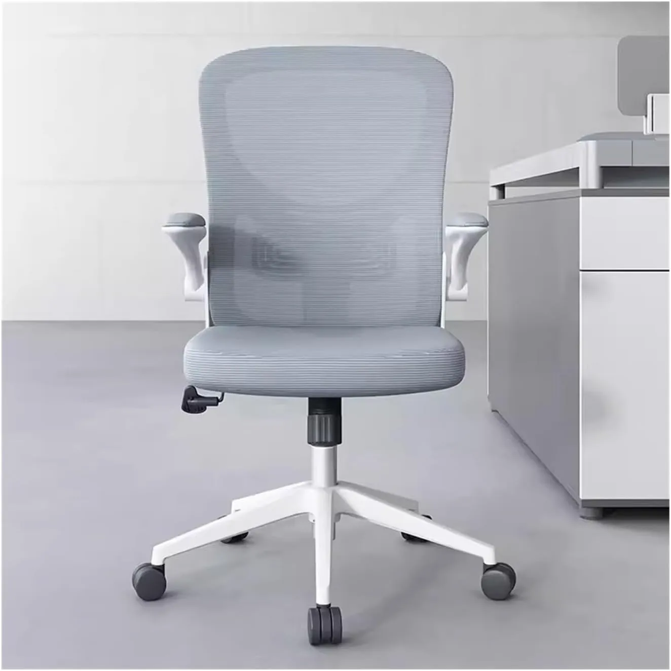 Classic Office Chair Simple Modern Staff Chair Can Be Rotated with Armrests Backrest Mesh Parlor Negotiation Chair Desk Task Chair(Gris)