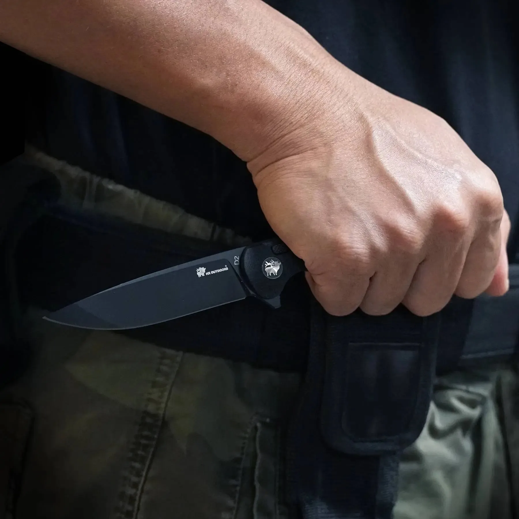 DARK MASTER | BUTTON LOCK | D2 | BLACK G10 | ZD-112B