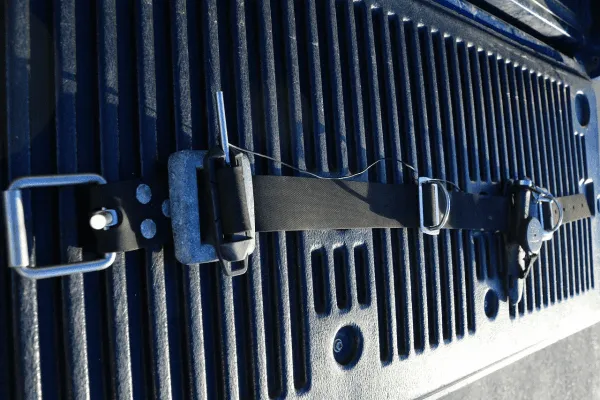 Heavy Duty Secure Retractable 36" Kevlar Holder