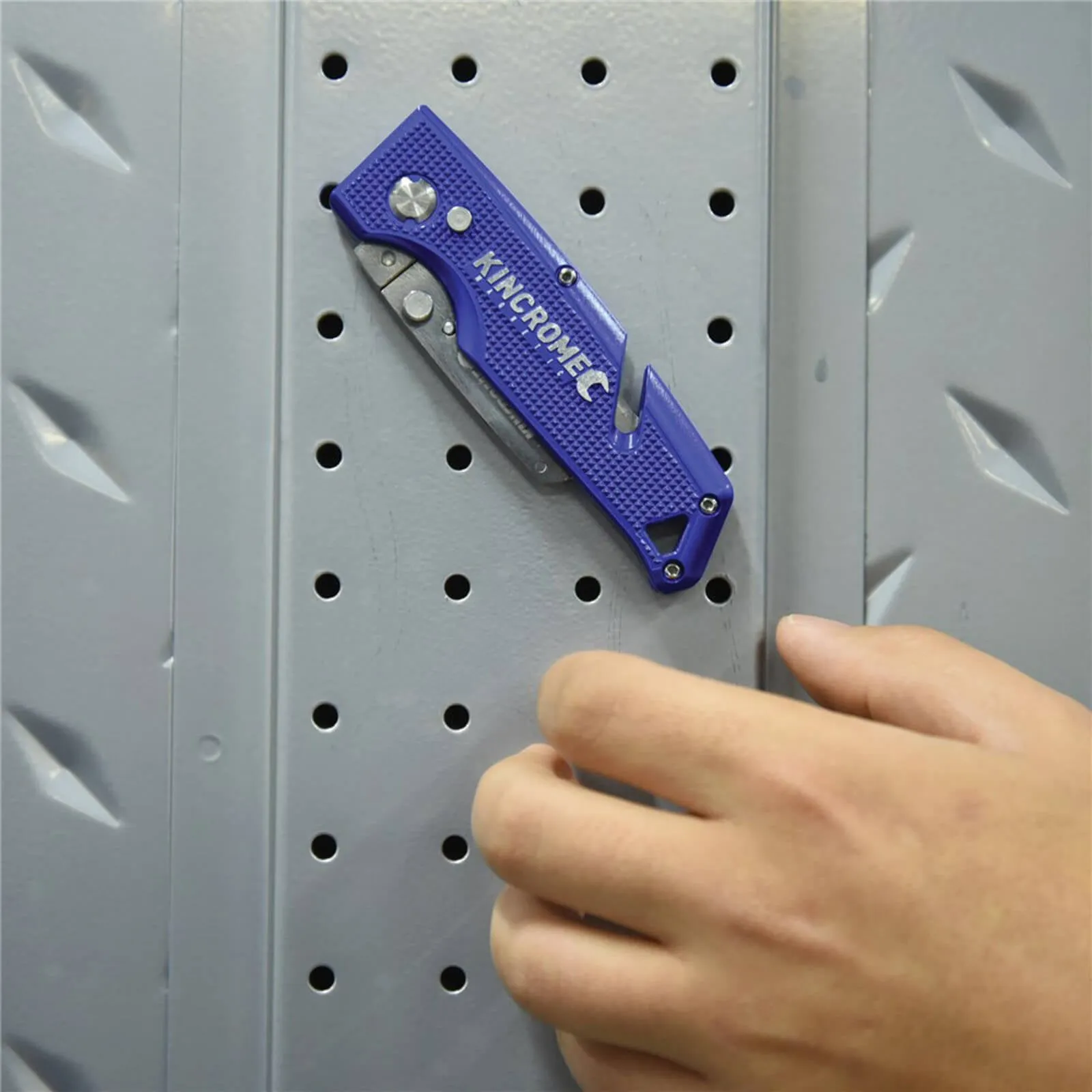 Kincrome Folding Utility Knife Magnetic P/n k060014