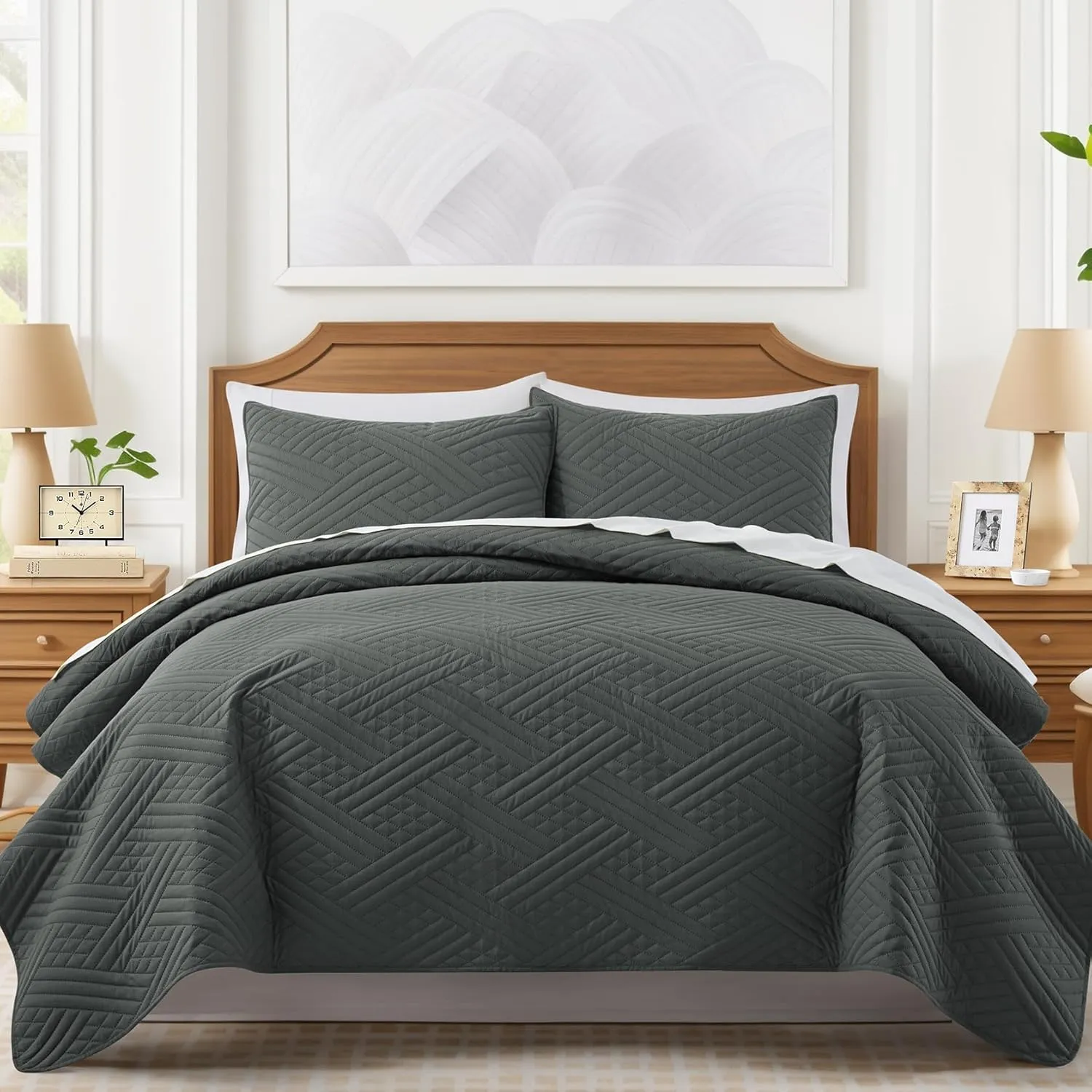 Lavsiry Dark Grey Quilt Queen Size with Striped Pattern, Lightweight Soft Summer Thin Microfiber Bedspread & Coverlet Bedding Set for All Seasons - 3 Piece(1 Quilt, 2 Pillow Shams)