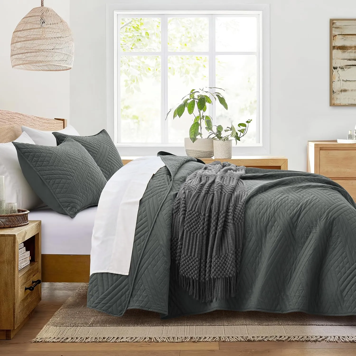 Lavsiry Dark Grey Quilt Queen Size with Striped Pattern, Lightweight Soft Summer Thin Microfiber Bedspread & Coverlet Bedding Set for All Seasons - 3 Piece(1 Quilt, 2 Pillow Shams)