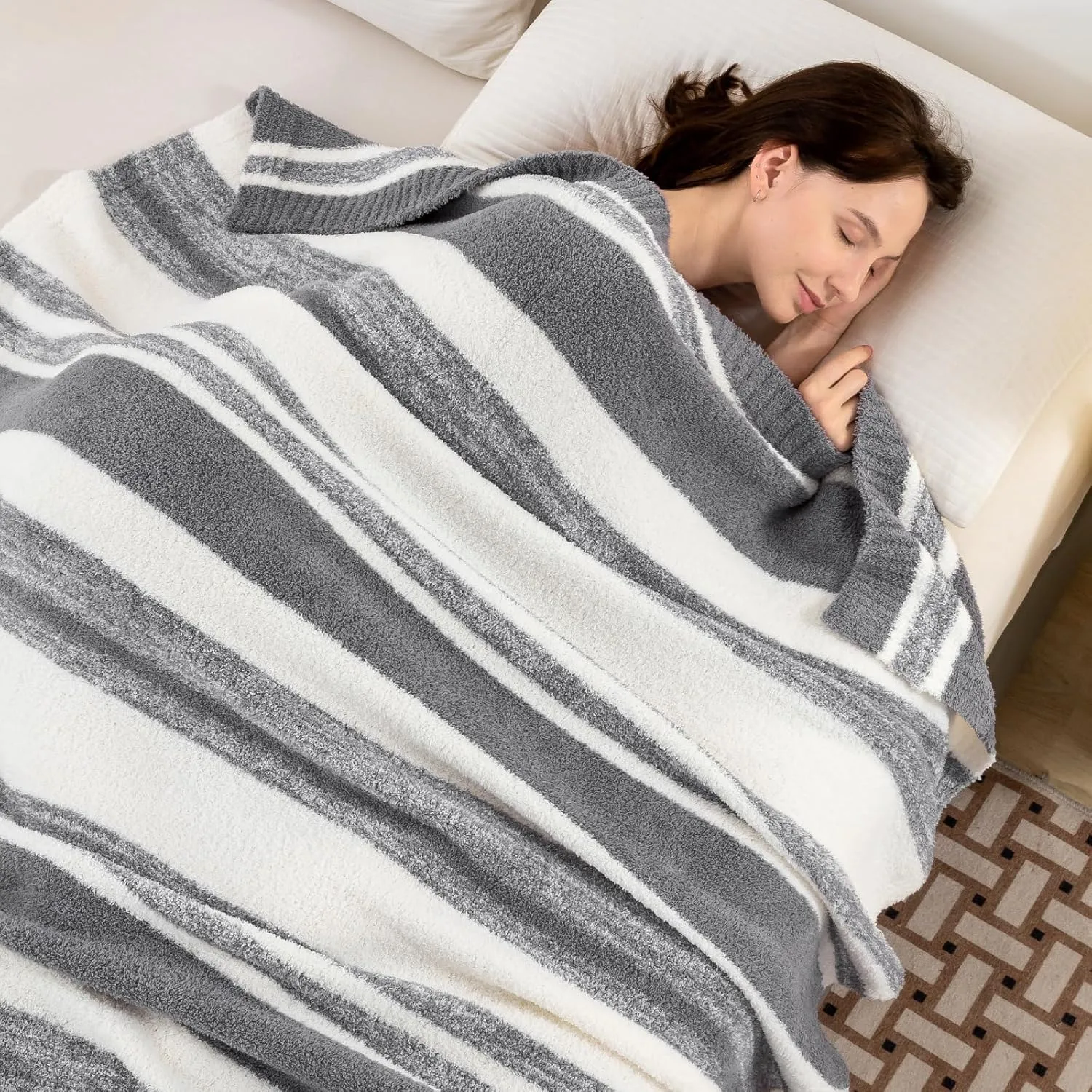 Mokoya Super Soft Summer Blanket 50"x70", Fluffy Lightweight Grey Throw Blanket for Couch, Bed, Sofa, Reversible Plush Knitted Throw Blanket, Modern Aesthetic Cozy Blanket, Gifts for Women, Men